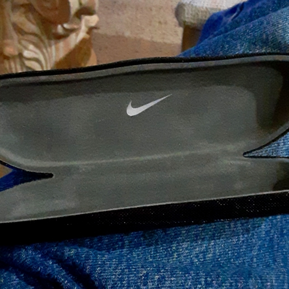 Nike Shimmering Eyeglass / Sunglasses Case